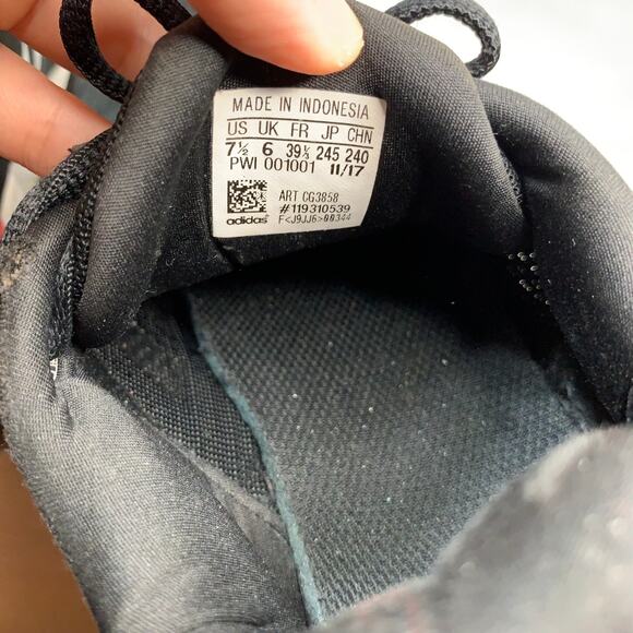 Adidas Women's Athletic Shoes size 7.5 - Picture 4 of 9